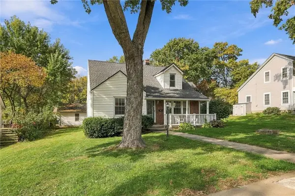 24 Fairview AVE, Liberty, MO 64068