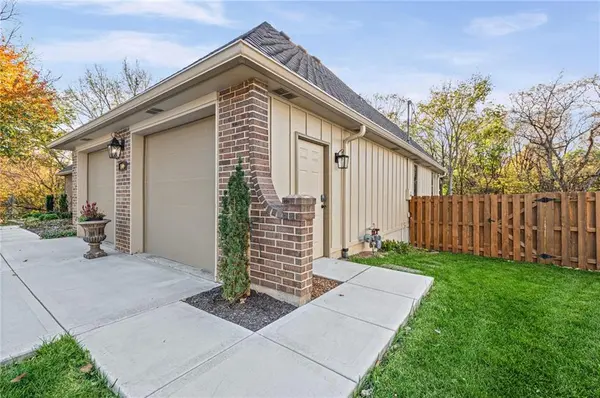 109 Willow Point RD, Lansing, KS 66061