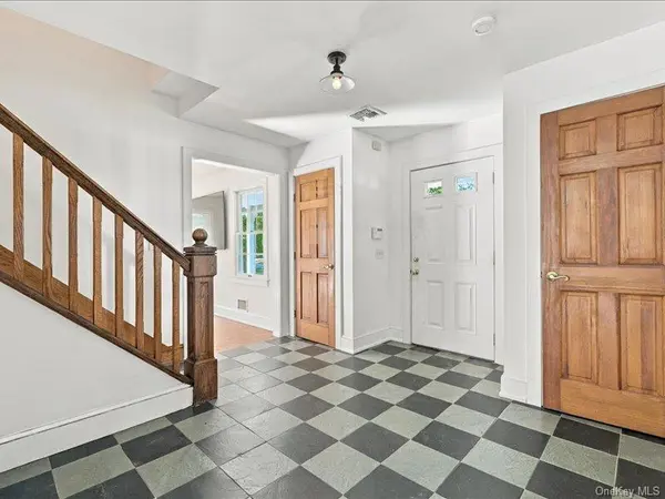 70 Woodlawn AVE, East Moriches, NY 11940