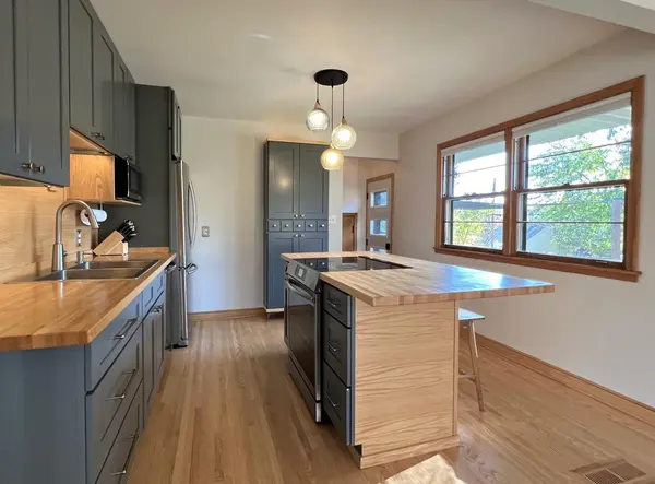 938 California AVE W, Saint Paul, MN 55117
