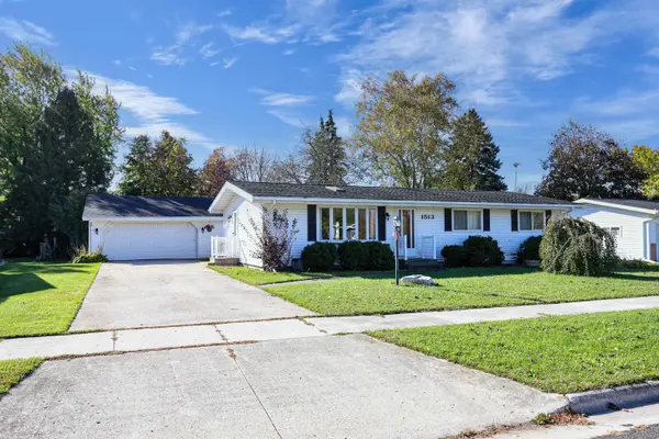 1513 SUNSET LN, New Holstein, WI 53061-1644