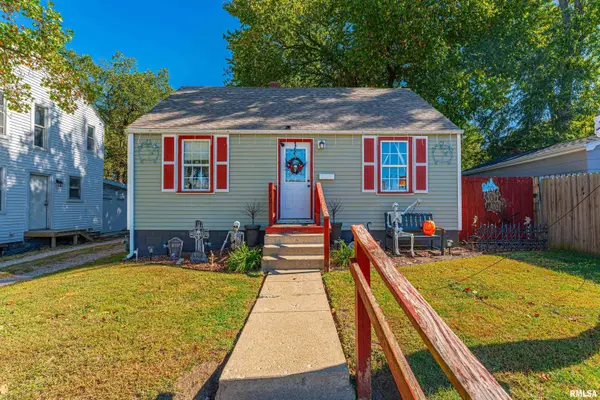 112 PALMER AVE, Lincoln, IL 62656