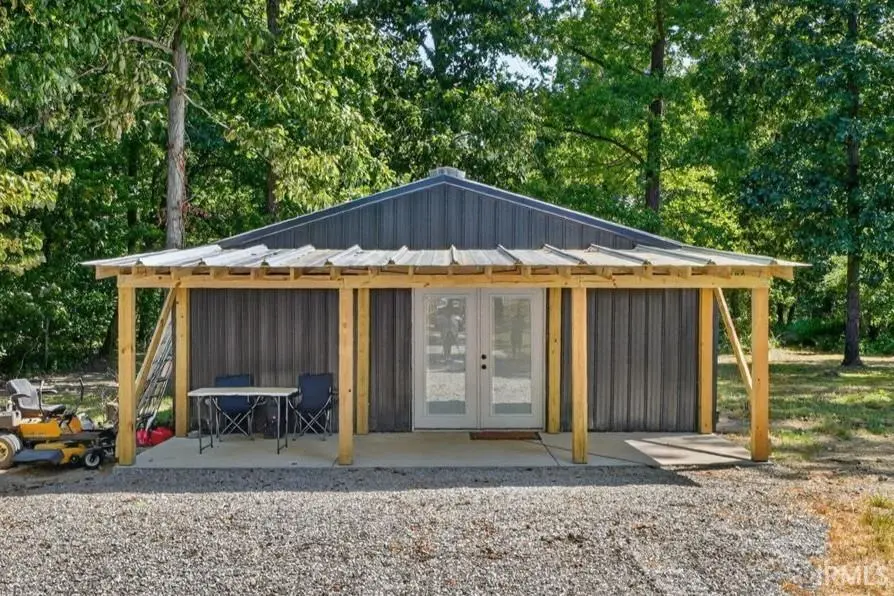 9504 S Raben RD, Mount Vernon, IN 47620