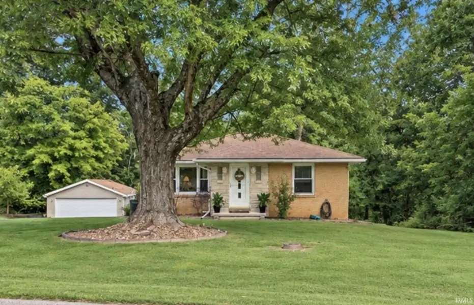 8921 Petersburg RD, Evansville, IN 47725
