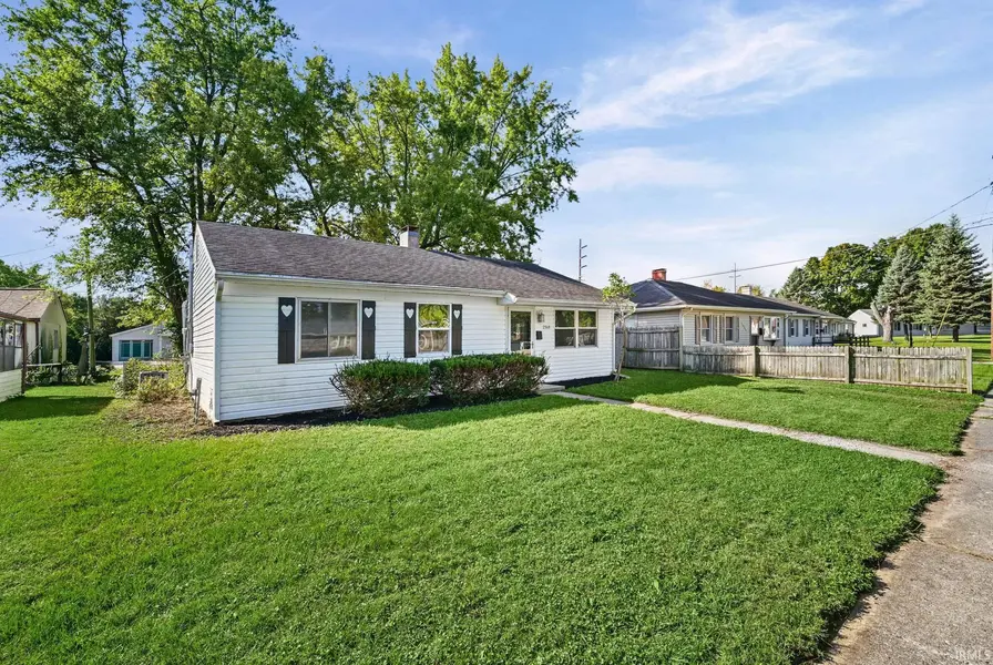 2560 Robinwood DR, Lafayette, IN 47909