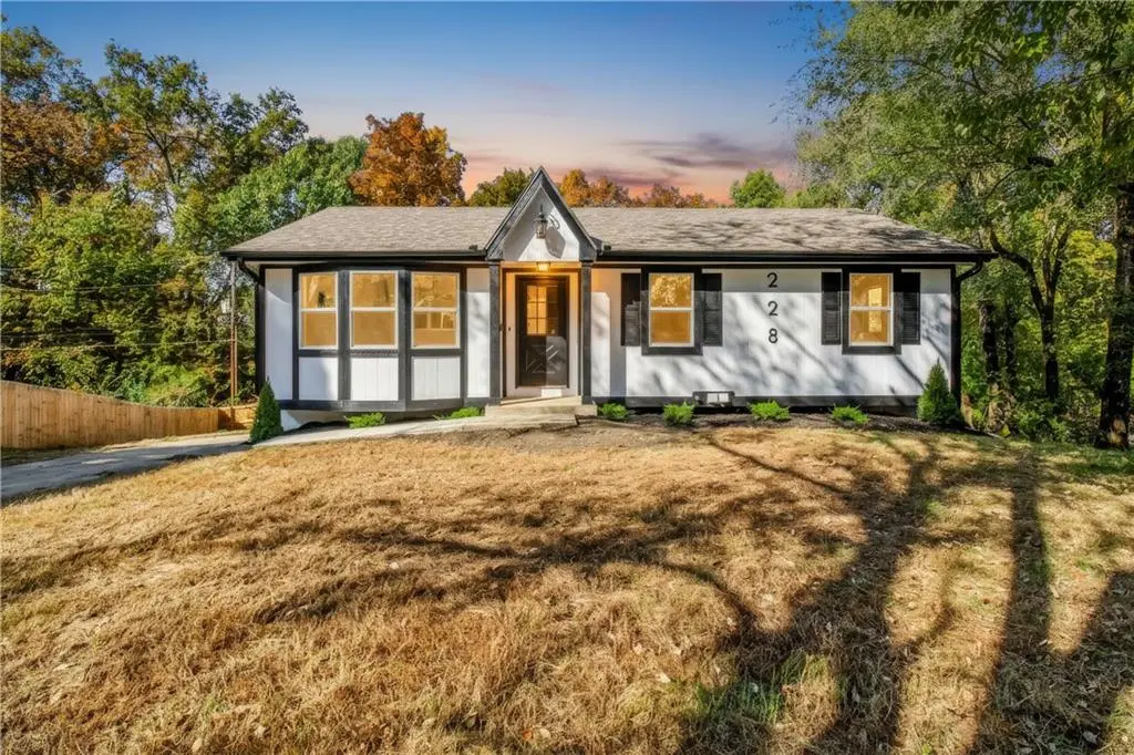 228 SE 101st RD #E, Warrensburg, MO 64093