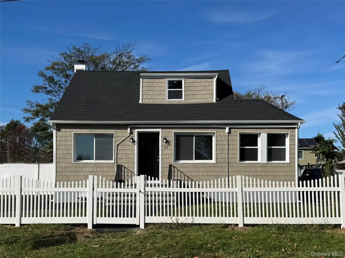 31 Montgomery ST, Brentwood, NY 11717