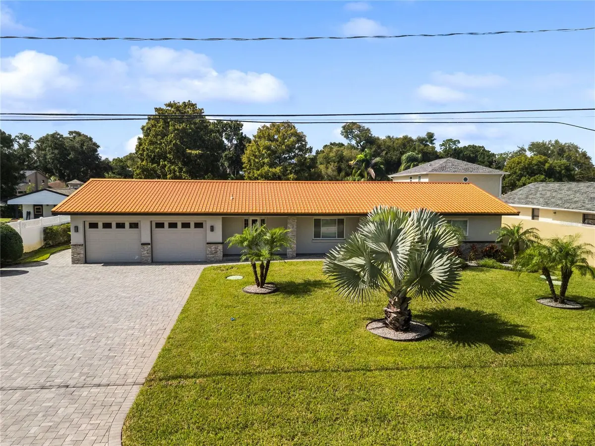 1010 EDGEWATER DR, Winter Haven, FL 33884