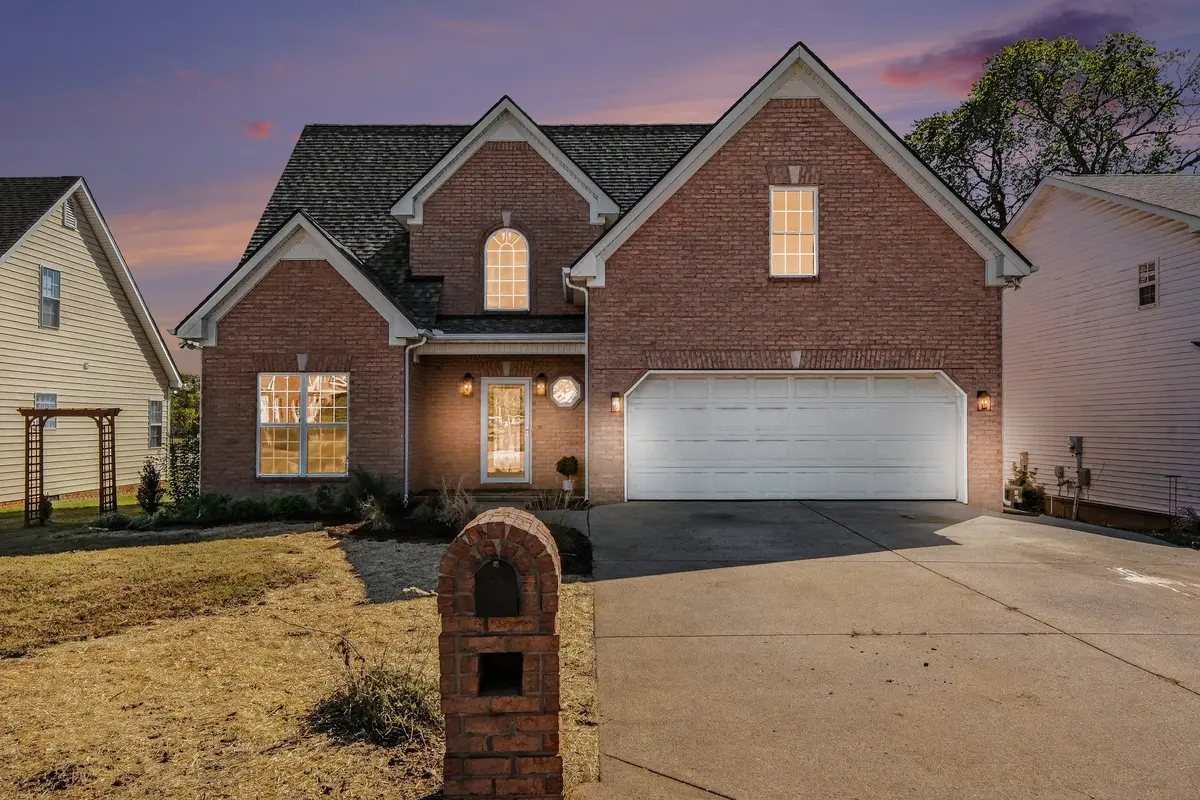 2361 Oak Hill Dr, Murfreesboro, TN 37130
