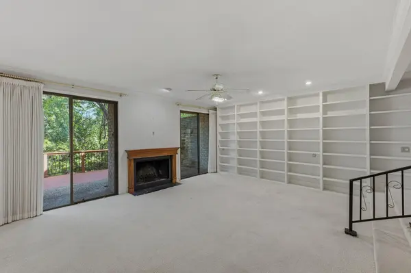 32 Woodstone SQ, Austin, TX 78703