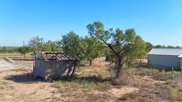 7051 County Road, Moore, TX 78057