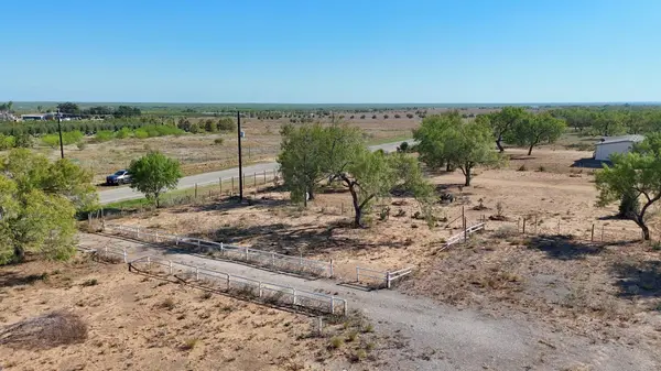 7051 County Road, Moore, TX 78057