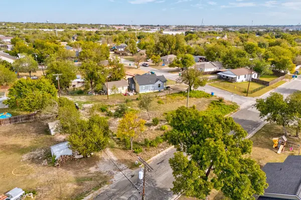 708 Maple ST, Taylor, TX 76574