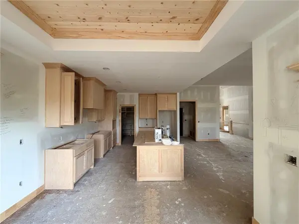 7235 Westgate ST, Shawnee, KS 66216