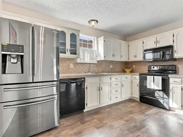 1416 NW Primrose LN, Blue Springs, MO 64015