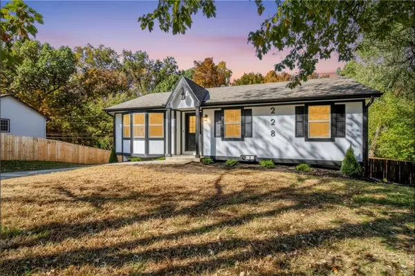 228 SE 101st RD #E, Warrensburg, MO 64093