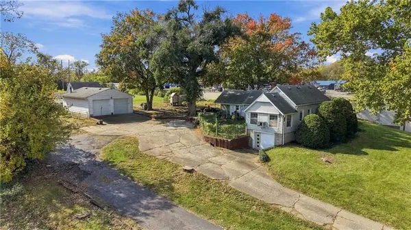 604 SW South AVE, Blue Springs, MO 64014