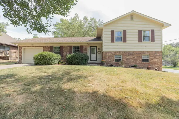 5722 Gardenia DR, Newburgh, IN 47630