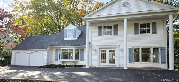 14 Daell LN, Centereach, NY 11720