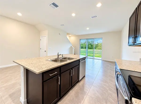 5693 ENGLISH OAK LN, Wesley Chapel, FL 33545