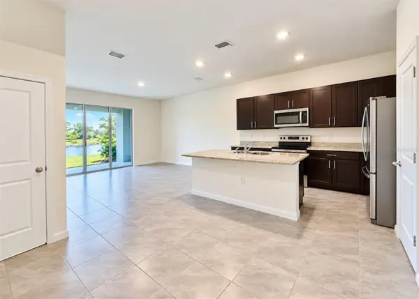 5693 ENGLISH OAK LN, Wesley Chapel, FL 33545