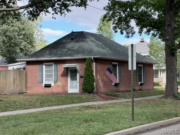 1324 Pine ST, Highland, IL 62249