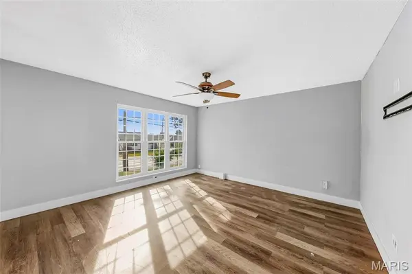 2437 Telegraph RD, Unincorporated, MO 63125
