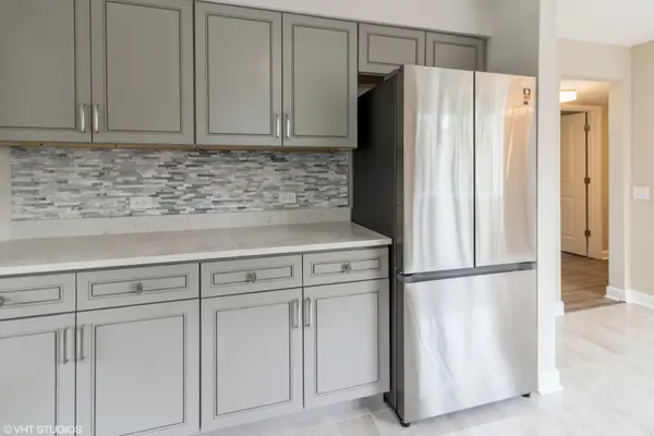 475 N East River RD #2, Des Plaines, IL 60016