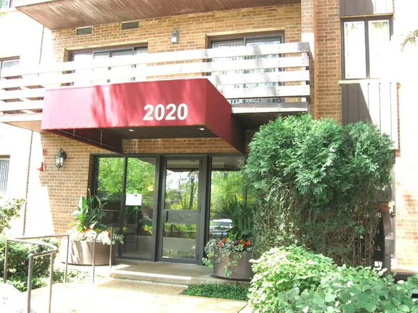 2020 Chestnut AVE #406, Glenview, IL 60025