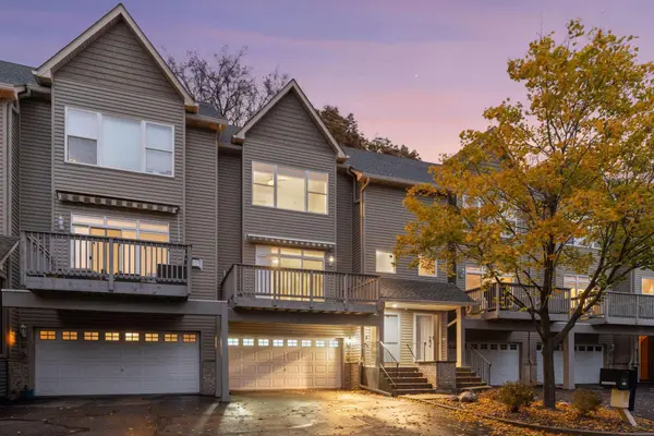 9820 Cove DR, Minnetonka, MN 55305