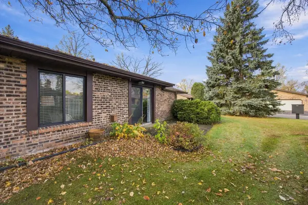 1014 Weston LN N, Plymouth, MN 55447