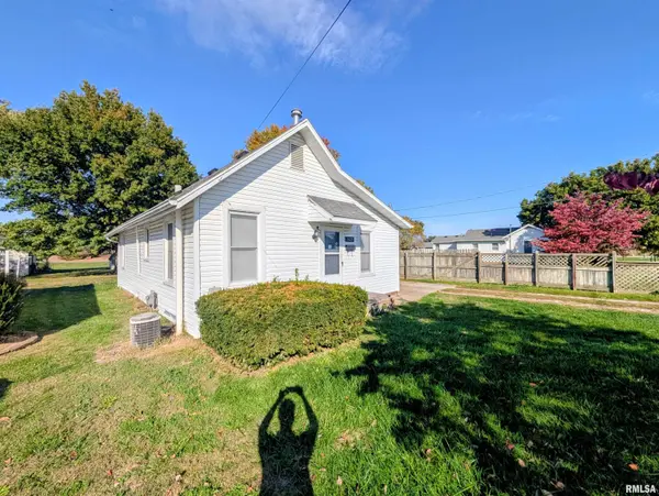 1028 E OAK ST, Macomb, IL 61455