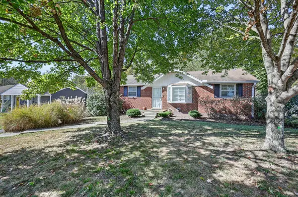 3821 Valley Ridge Dr, Nashville, TN 37211