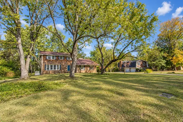 140 Pin Oak Dr, Hendersonville, TN 37075