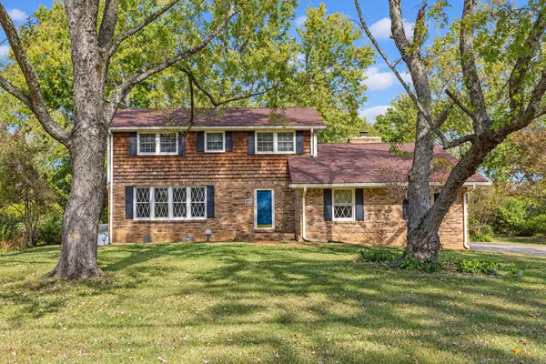 140 Pin Oak Dr, Hendersonville, TN 37075