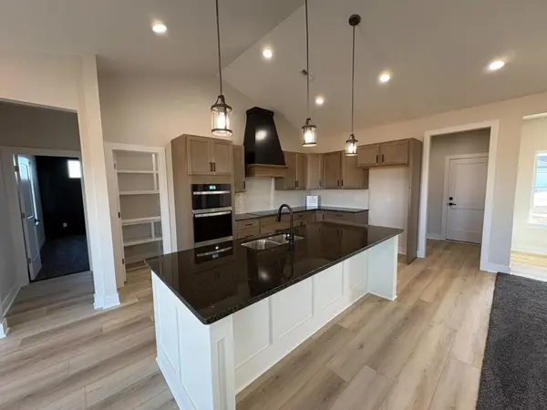 5911 Plumthicket St, Bel Aire, KS 67226