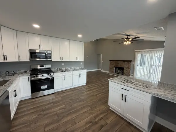 938 Hidden Lake DR #938, Buffalo Grove, IL 60089