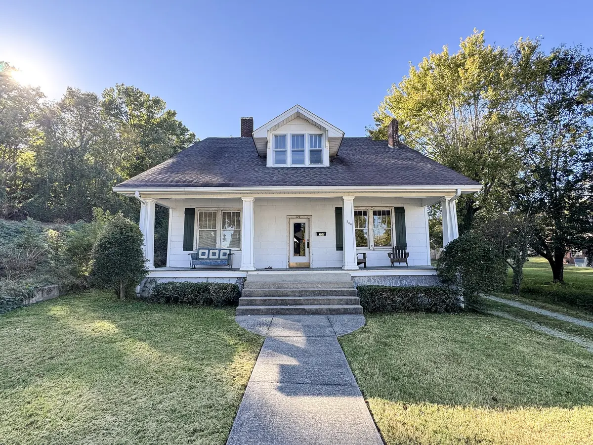 306 Church St, Hartsville, TN 37074