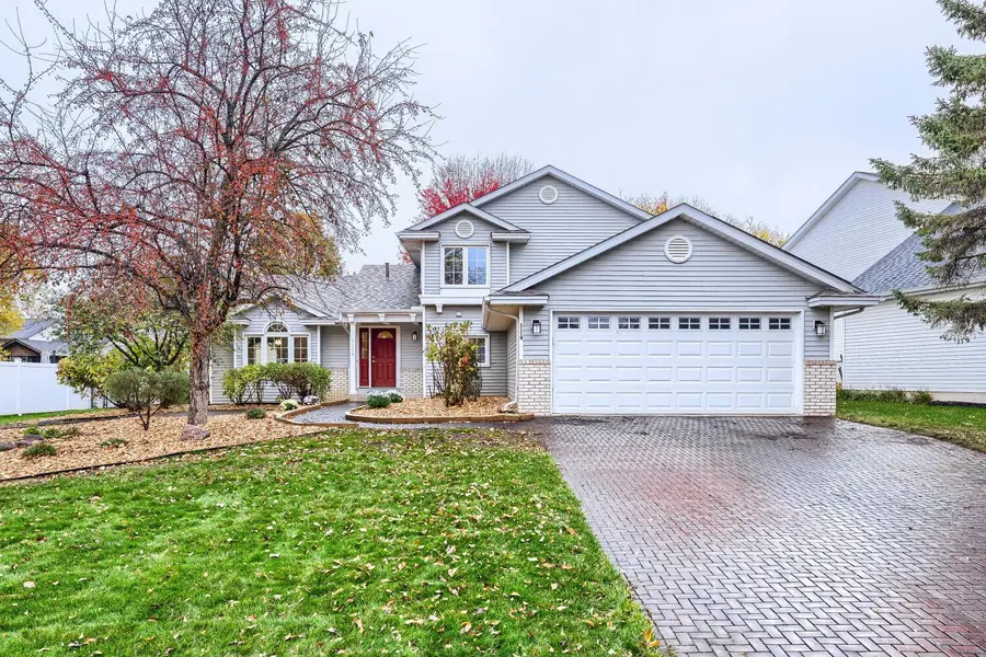 1119 Bonnieview DR, Woodbury, MN 55129