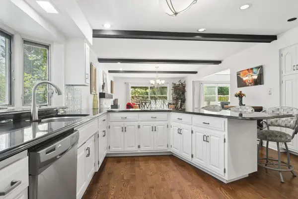 1355 W Borders DR, Palatine, IL 60067