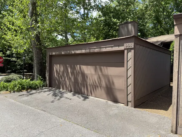 901 Holly Forest, Nashville, TN 37221