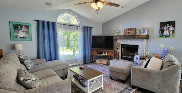 203 E Creekstone, Mulvane, KS 67110
