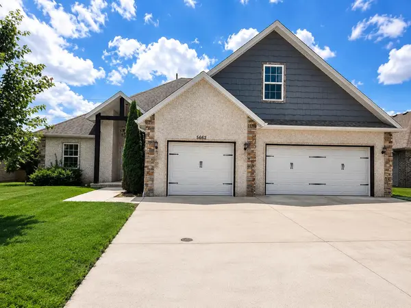 5662 E Gatehouse DR, Strafford, MO 65757