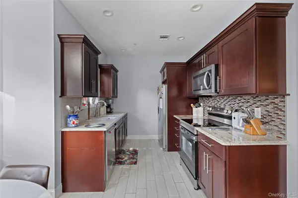 120 Kettles LN #120, Medford, NY 11763