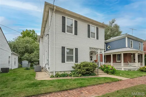717 Clark ST, St Charles, MO 63301