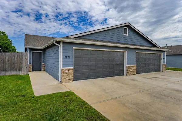 1717-1719 E 69th Ct N, Park City, KS 67219