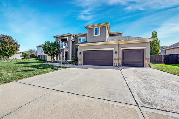 8804 SE 1st ST, Lee's Summit, MO 64064