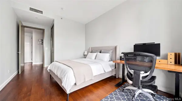 27-17 42nd RD #21D, Long Island City, NY 11101