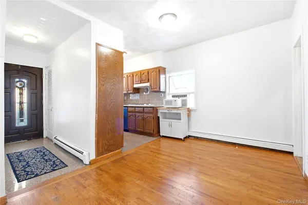 112 Walnut ST #1st Floor, Forest Hills, NY 11375