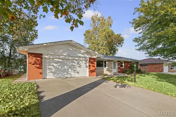 11 Meckfessel DR, Fairview Heights, IL 62208